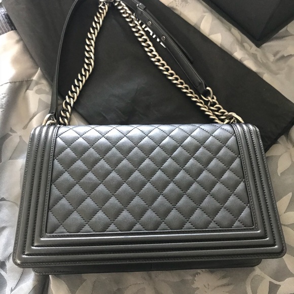 Chanel boy new medium w/ruthenium hardware - Picture 7 of 8